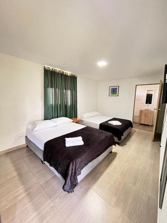 Finca Quimbaya Quindio piscina Finca familiar descanso paisaje cafetero finca tipica campesina alquiler por dias finca cerca del parque de los arrieros parque del cafe Panaca juegos niños cómodas habitaciones Amplios baños