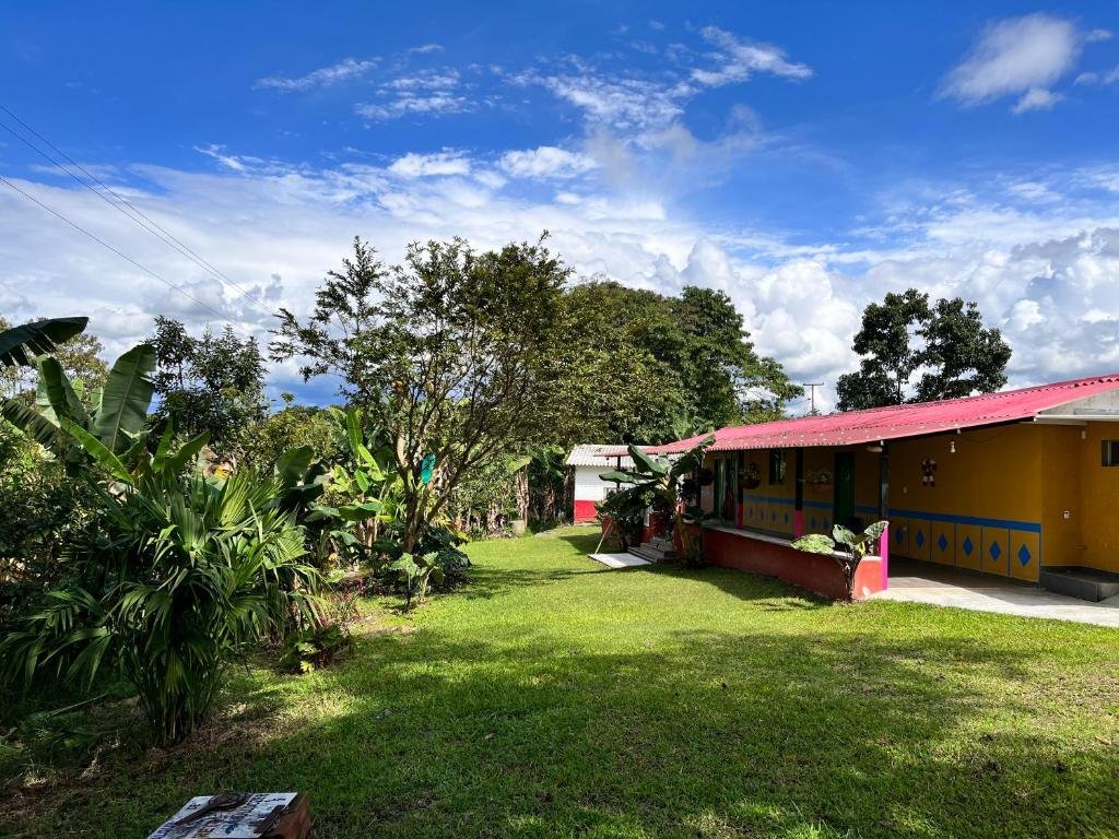 Finca Quimbaya Quindio piscina Finca familiar descanso paisaje cafetero finca tipica campesina alquiler por dias finca cerca del parque de los arrieros parque del cafe Panaca juegos niños cómodas habitaciones Amplios baños