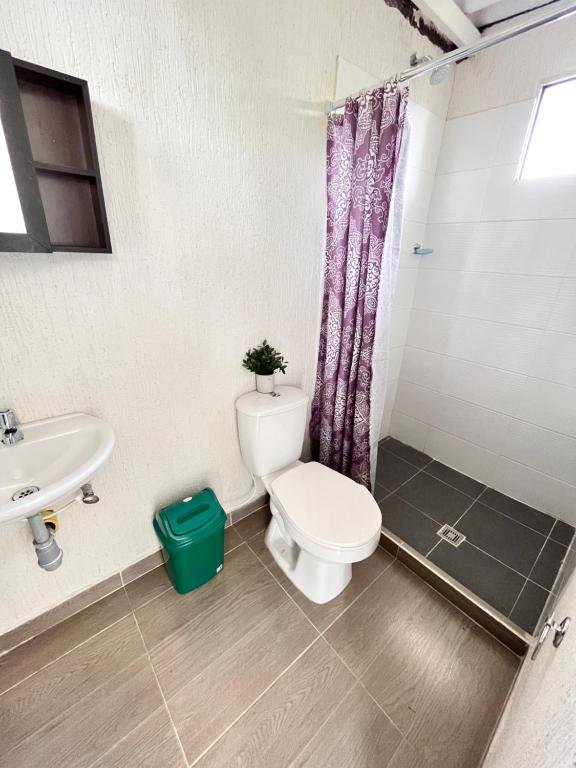 Finca Quimbaya Quindio piscina Finca familiar descanso paisaje cafetero finca tipica campesina alquiler por dias finca cerca del parque de los arrieros parque del cafe Panaca juegos niños cómodas habitaciones Amplios baños