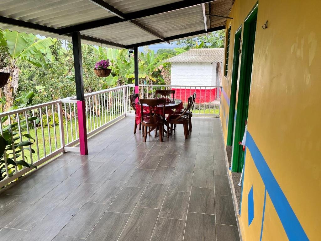 Finca Quimbaya Quindio piscina Finca familiar descanso paisaje cafetero finca tipica campesina alquiler por dias finca cerca del parque de los arrieros parque del cafe Panaca juegos niños cómodas habitaciones Amplios baños