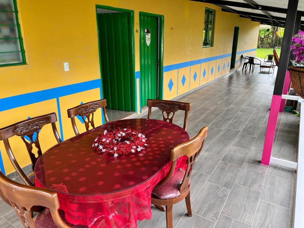 Finca Quimbaya Quindio piscina Finca familiar descanso paisaje cafetero finca tipica campesina alquiler por dias finca cerca del parque de los arrieros parque del cafe Panaca juegos niños cómodas habitaciones Amplios baños