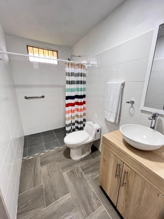 Finca Quimbaya Quindio piscina Finca familiar descanso paisaje cafetero finca tipica campesina alquiler por dias finca cerca del parque de los arrieros parque del cafe Panaca juegos niños cómodas habitaciones Amplios baños