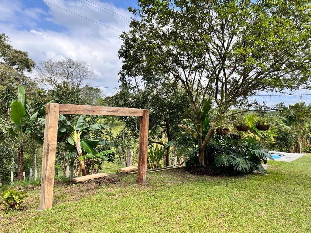 Finca Quimbaya Quindio piscina Finca familiar descanso paisaje cafetero finca tipica campesina alquiler por dias finca cerca del parque de los arrieros parque del cafe Panaca juegos niños cómodas habitaciones