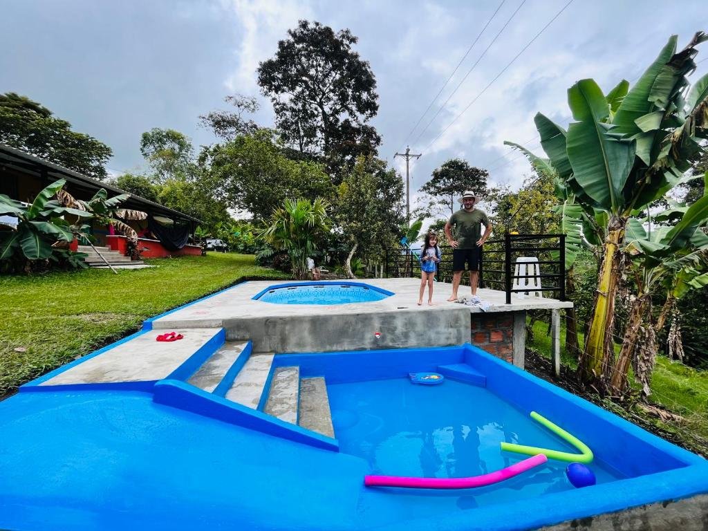 Finca Quimbaya Quindio piscina Finca familiar descanso paisaje cafetero finca tipica campesina alquiler por dias finca cerca del parque de los arrieros parque del cafe Panaca juegos niños cómodas habitaciones