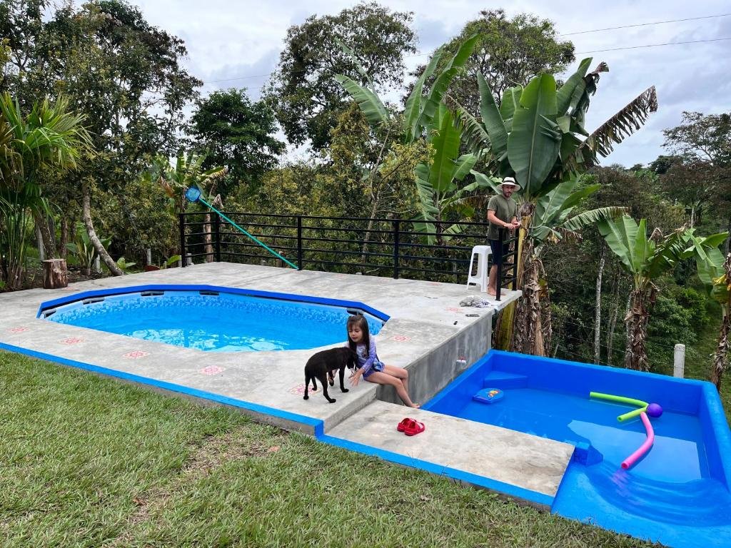 Finca Quimbaya Quindio piscina Finca familiar descanso paisaje cafetero finca tipica campesina alquiler por dias finca cerca del parque de los arrieros parque del cafe Panaca juegos niños cómodas habitaciones